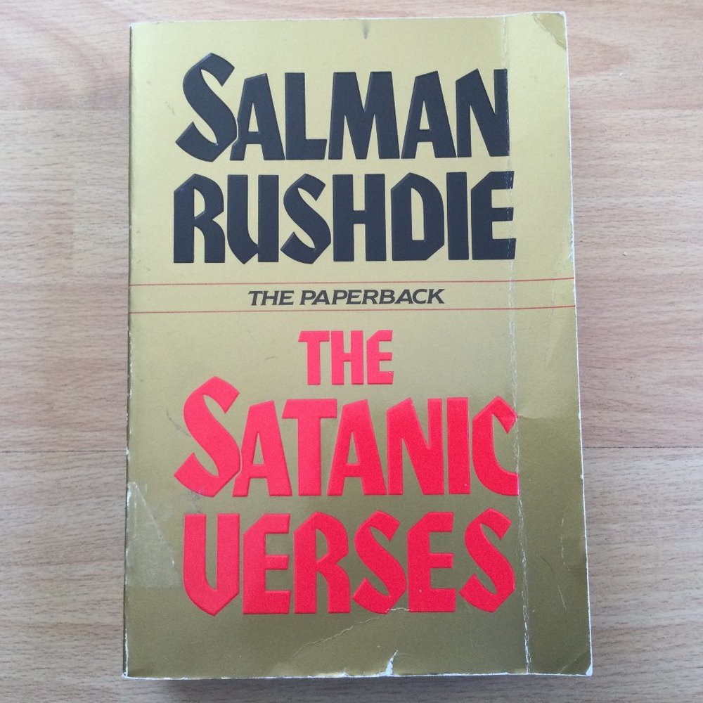 Salman Rushdie The Satanic Verses Paperback First US Edition 1992